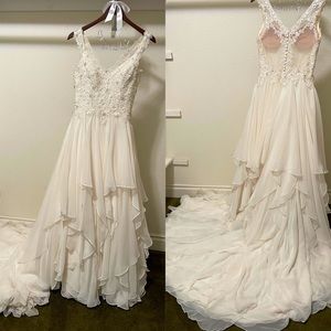 Beautiful wedding dress, worn once, great condition.